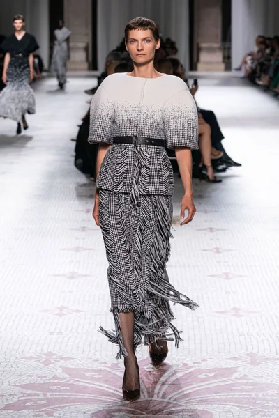 Look 1